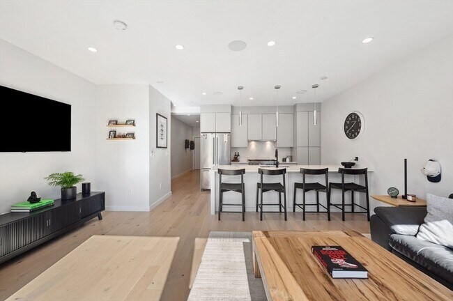 340 W 2nd St in Boston, MA - Building Photo - Building Photo