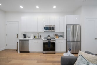 38 Hichborn St, Unit 404 in Boston, MA - Building Photo - Building Photo