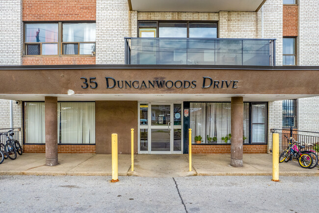 Duncanwoods Manor in Toronto, ON - Building Photo - Building Photo