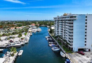 13155 Ixora Ct in North Miami, FL - Building Photo