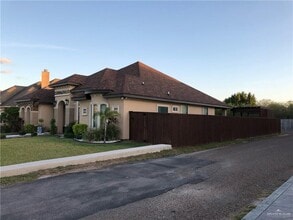 25 Cornell Ave in McAllen, TX - Building Photo - Building Photo