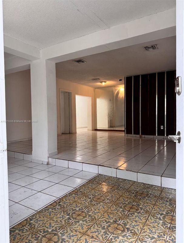 1565 NE 141st St in North Miami, FL - Building Photo - Building Photo