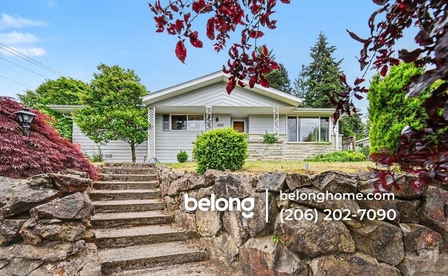 property at 1220 E Laurel St