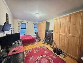 35-05 72nd St in Queens, NY - Building Photo - Building Photo