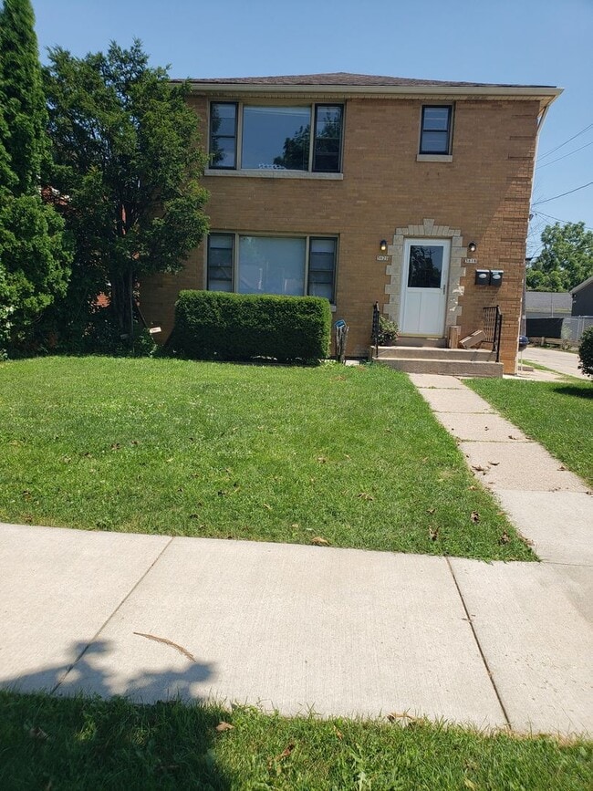 property at 5618 N 27th St