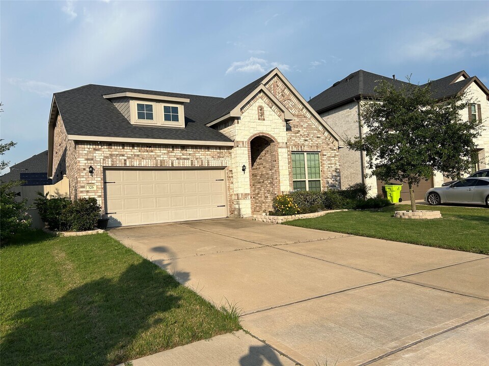 326 Summer Landing Ct in Rosenberg, TX - Building Photo