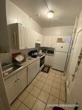 322 St Paul St in Brookline, MA - Foto de edificio - Building Photo