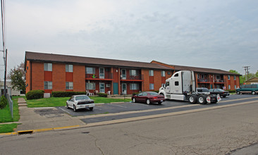 Applecreek Apartments in New Carlisle, OH - Building Photo - Building Photo