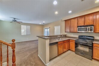 9936 Fountain Walk Ave in Las Vegas, NV - Building Photo - Building Photo
