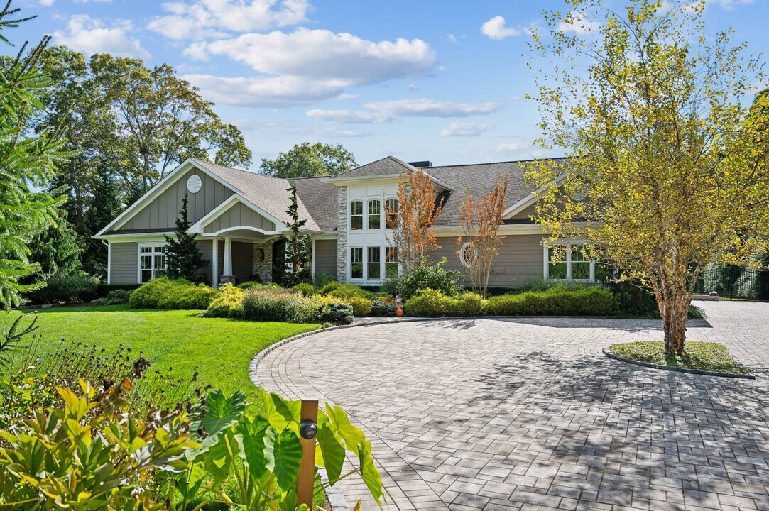 47 Midhampton Ave in Quogue, NY - Building Photo