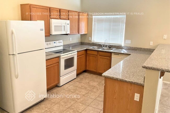 5858 E Hoover Ave in Mesa, AZ - Building Photo - Building Photo