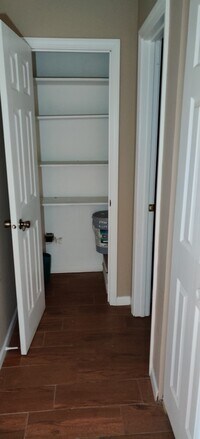 605 N Wolf Rd photo'