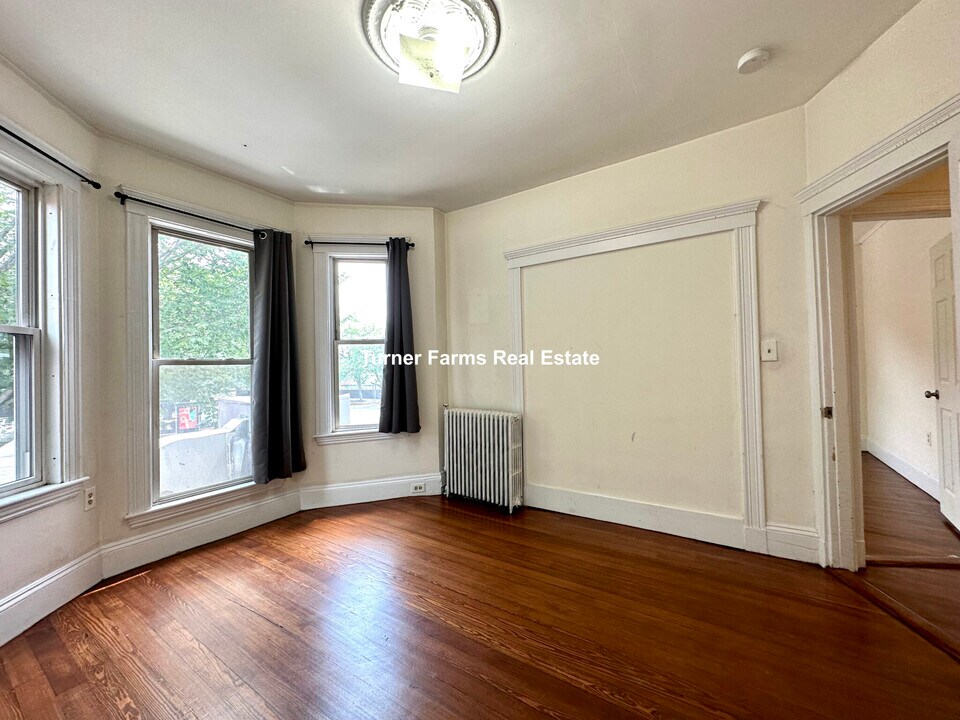 692 Columbia Rd, Unit 2 in Boston, MA - Building Photo