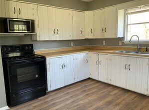 2820 Fisher Hill Rd in Baytown, TX - Building Photo - Building Photo