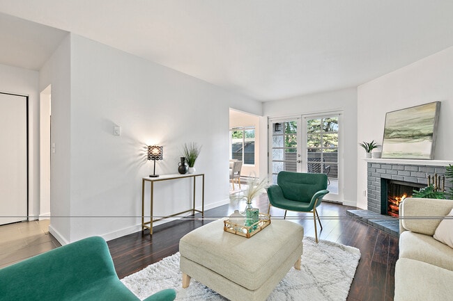 10418 Northeast 32nd Place, Unit C105