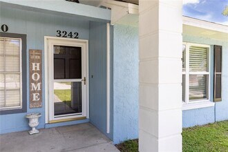 3242 Laurel Dale Dr in Tampa, FL - Building Photo - Building Photo