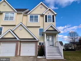 351 Paradee Dr in Dover, DE - Building Photo