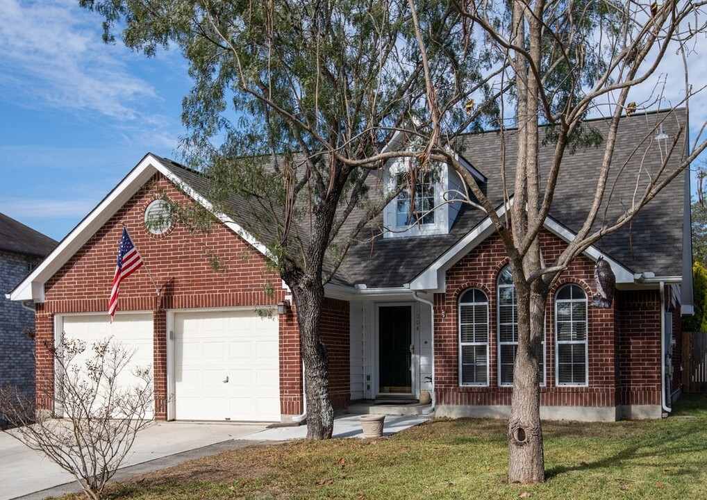 1004 Ivory Creek in Schertz, TX - Building Photo