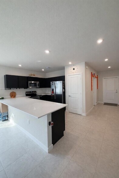 1081 NW 5th St in Florida City, FL - Foto de edificio - Building Photo