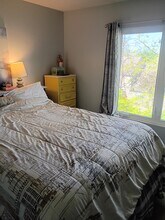 2210 S Laurelwood Cir in Bloomington, IN - Foto de edificio - Building Photo