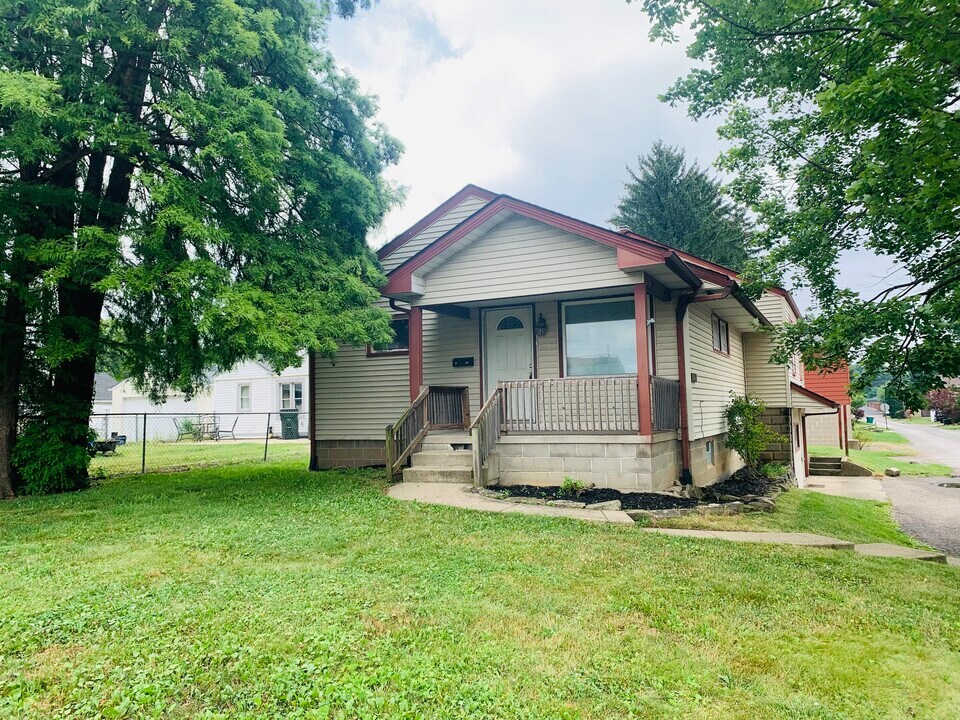 5047-5012 12th St SW in Canton, OH - Building Photo