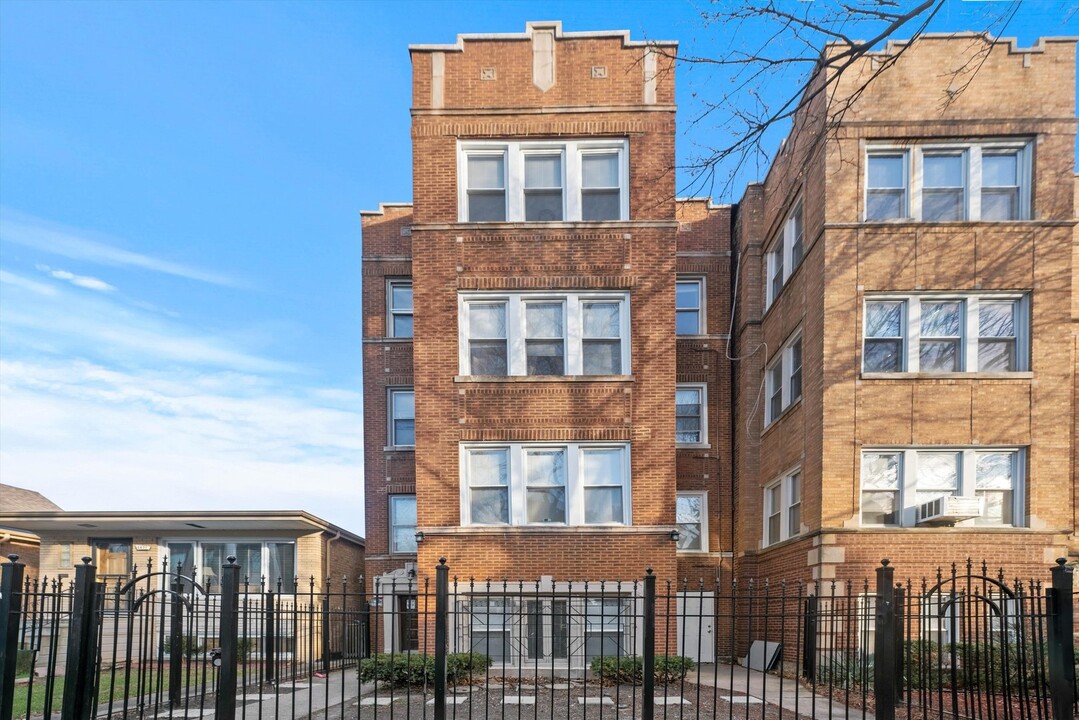 2629 N Ridgeway Ave in Chicago, IL - Building Photo