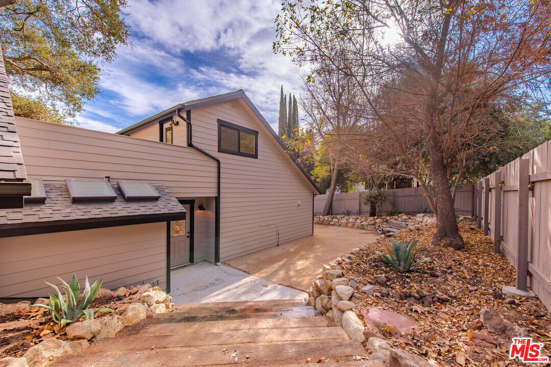 1372 Old Topanga Canyon Rd in Topanga, CA - Building Photo