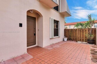 2605 SW 73rd Way in Davie, FL - Building Photo - Building Photo