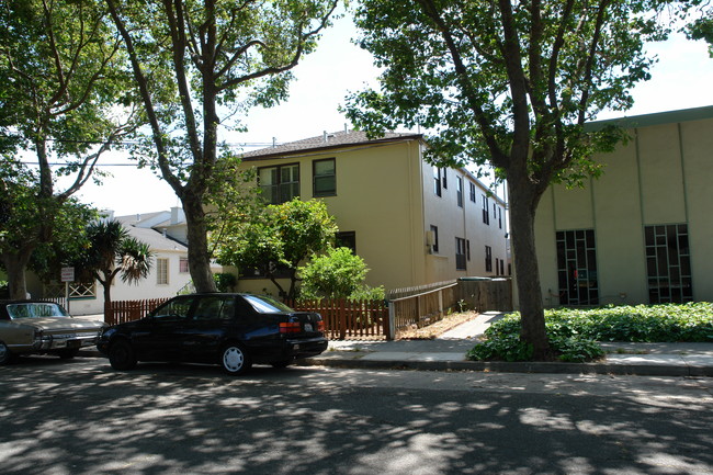 1932 Ivy St in San Mateo, CA - Foto de edificio - Building Photo