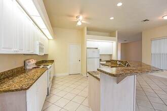 831 SW 3rd Ave in Cape Coral, FL - Building Photo - Building Photo