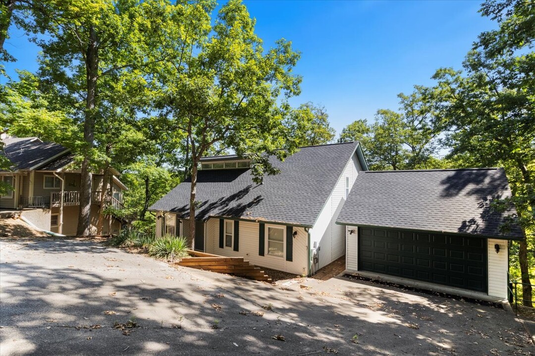 284 Austin Cir in Lake Ozark, MO - Building Photo