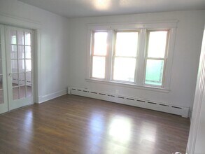 33 Vista Pl-Unit -#2 in Waterbury, CT - Building Photo - Building Photo