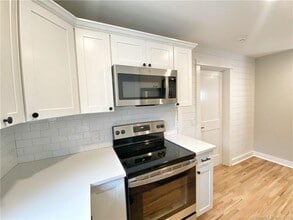 32 Pulaski St in Norwalk, CT - Building Photo - Building Photo