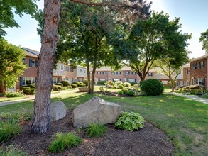 Tammy Brook Apartments in Weymouth, MA - Foto de edificio - Building Photo