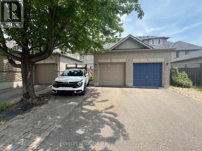 property at 8 Baffin Ct