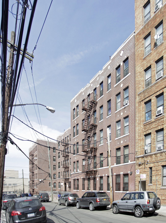 Our Lady of Mercy Manor in Bronx, NY - Foto de edificio