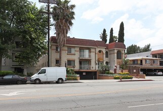 Vanowen Apartments in Los Angeles, CA - Building Photo - Building Photo