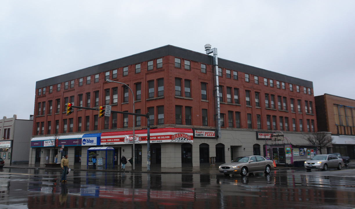 Mitchell Square Apartments in Buffalo, NY - Building Photo