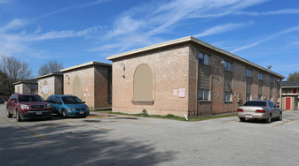 Hollyvale Apartments