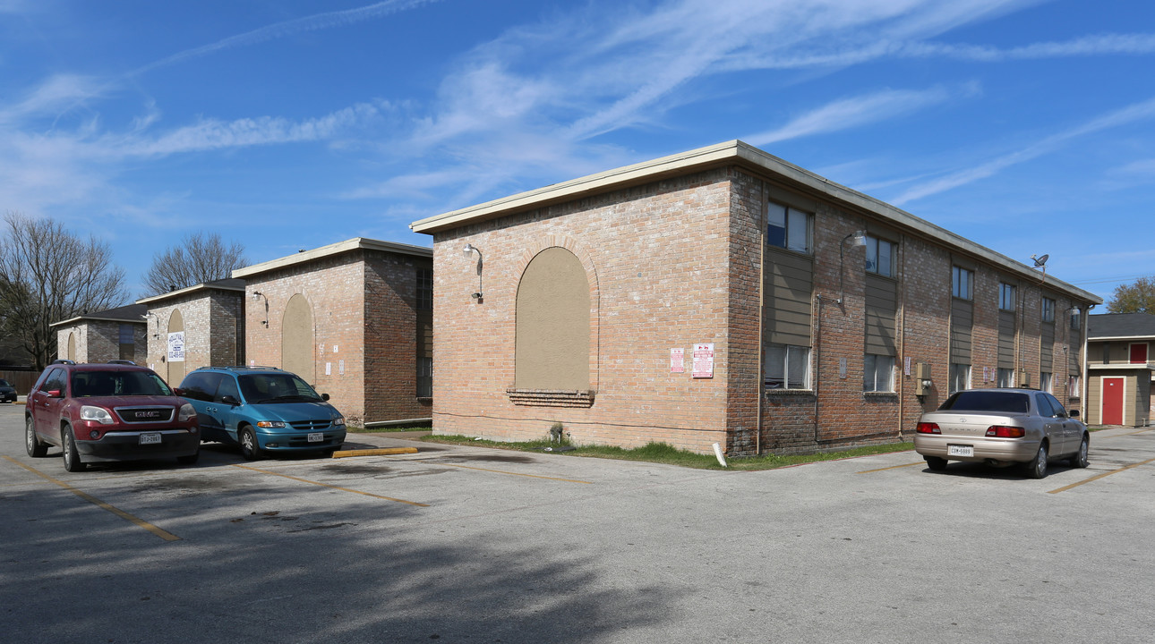 Hollyvale Apartments in Houston, TX - Foto de edificio