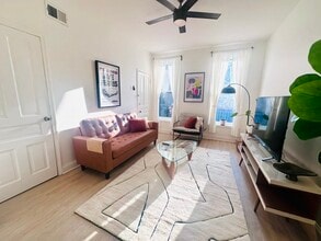 2014 N Oakley Ave, Unit 1 in Chicago, IL - Building Photo - Building Photo