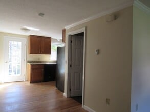 53 Stonegate Ln in Derry, NH - Building Photo - Building Photo
