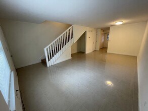 1231 SW 61st Terrace in Gainesville, FL - Foto de edificio - Building Photo