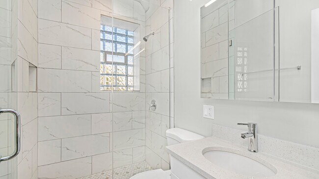 6459 N Glenwood Ave, Unit 2 in Chicago, IL - Building Photo - Building Photo