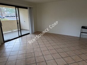 2554 Olive Dr in Palmdale, CA - Foto de edificio - Building Photo