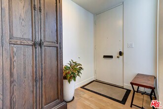 4413 W Sarah St in Burbank, CA - Building Photo - Building Photo
