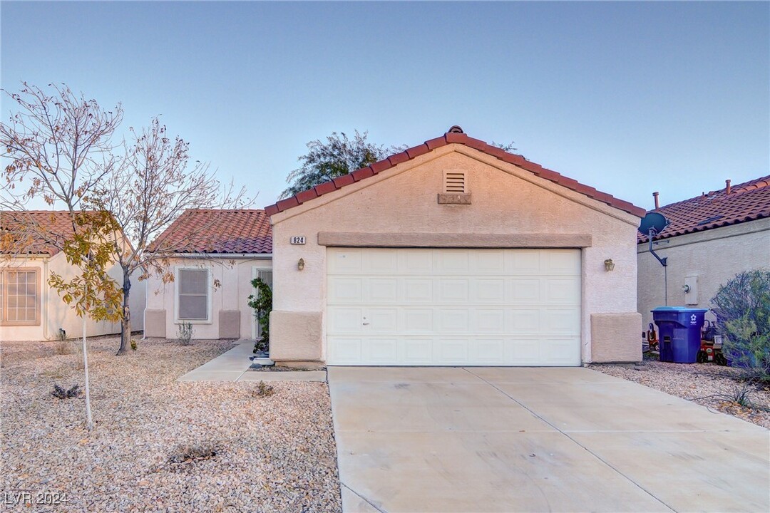 824 Tollbrook Way in Henderson, NV - Building Photo