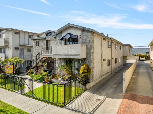229 West Tujunga in Burbank, CA - Building Photo - Building Photo