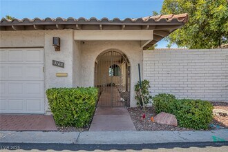 3105 Plaza De Rosa in Las Vegas, NV - Building Photo - Building Photo