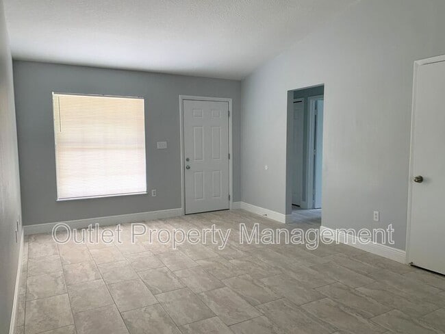 7528 University Garden Dr in Winter Park, FL - Foto de edificio - Building Photo